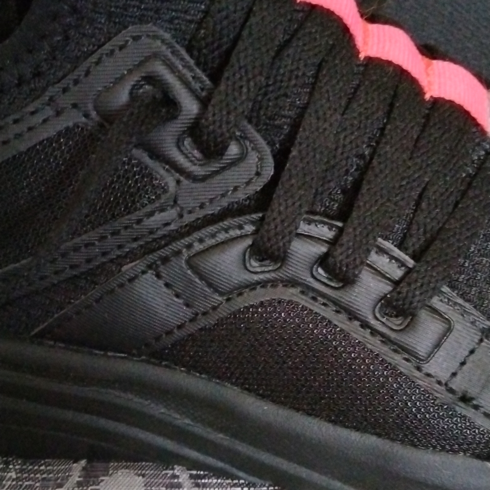 Sneakers - Picture 3 of 8